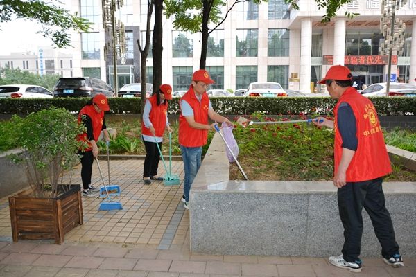 安阳高新区社保局开展城市清洁志愿服务活动