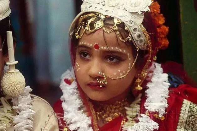 解密!印度女性额头上为何有一个红点的3+1个原因! 解密!印度女性额头上为何有一个红点的3+1个原因!