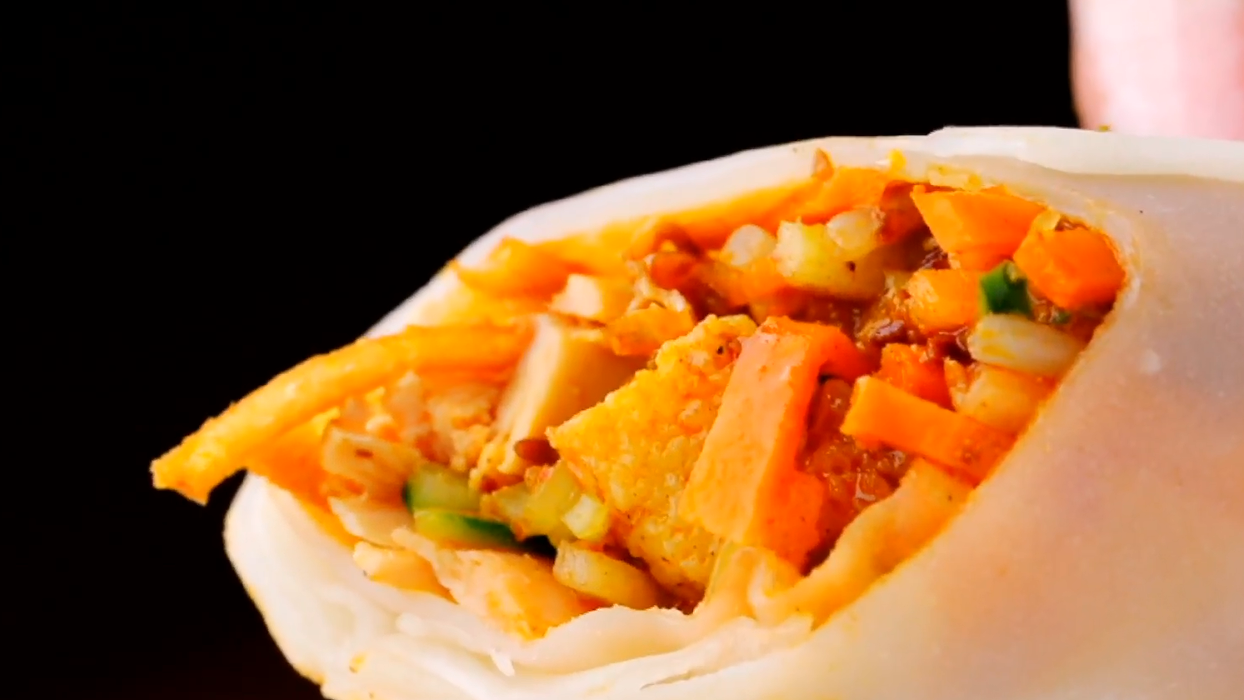 凉皮最简单的做法!不揉面不洗面,几分钟做一盘,Q弹爽滑超过瘾 凉皮最简单的做法!不揉面不洗面,几分钟做一盘,Q弹爽滑超过瘾