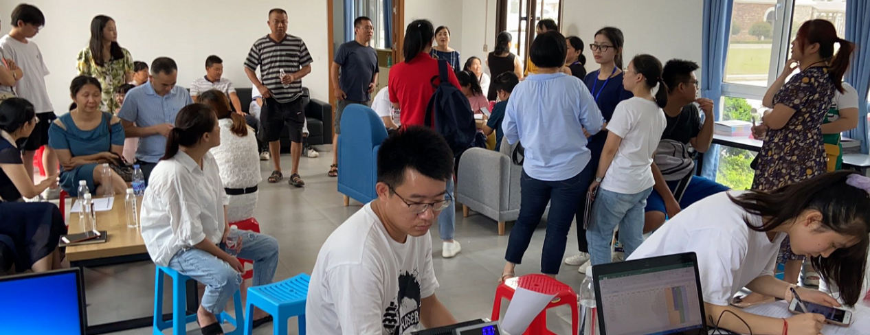 教授妈妈招生会现身说法,感恩文郡洋沙湖中学给孩子带来的改变 教授妈妈招生会现身说法,感恩文郡洋沙湖中学给孩子带来的改变