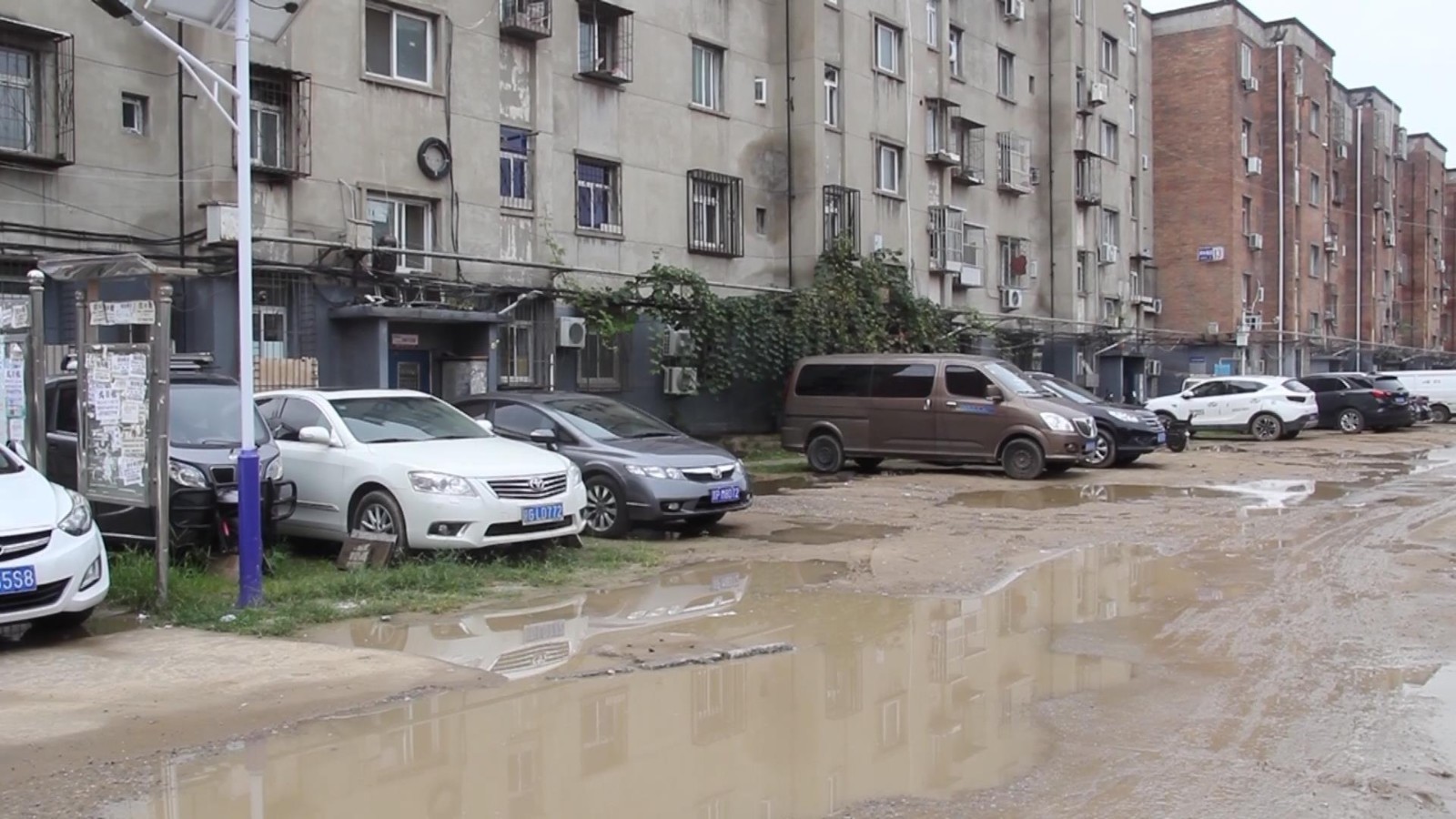 兴丰街道未诉先办 提升富强南里社区道路环境