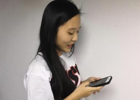 还在低头玩手机?研究称低头60度=脖子承受27