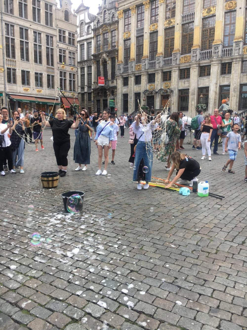 谢娜应采儿开录人妻旅行节目,综艺劳模魏大勋