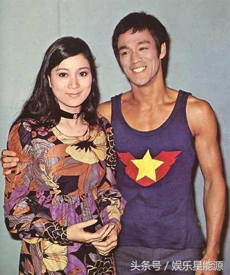 70岁向华强全家照曝光,两个儿子差距太大,大女