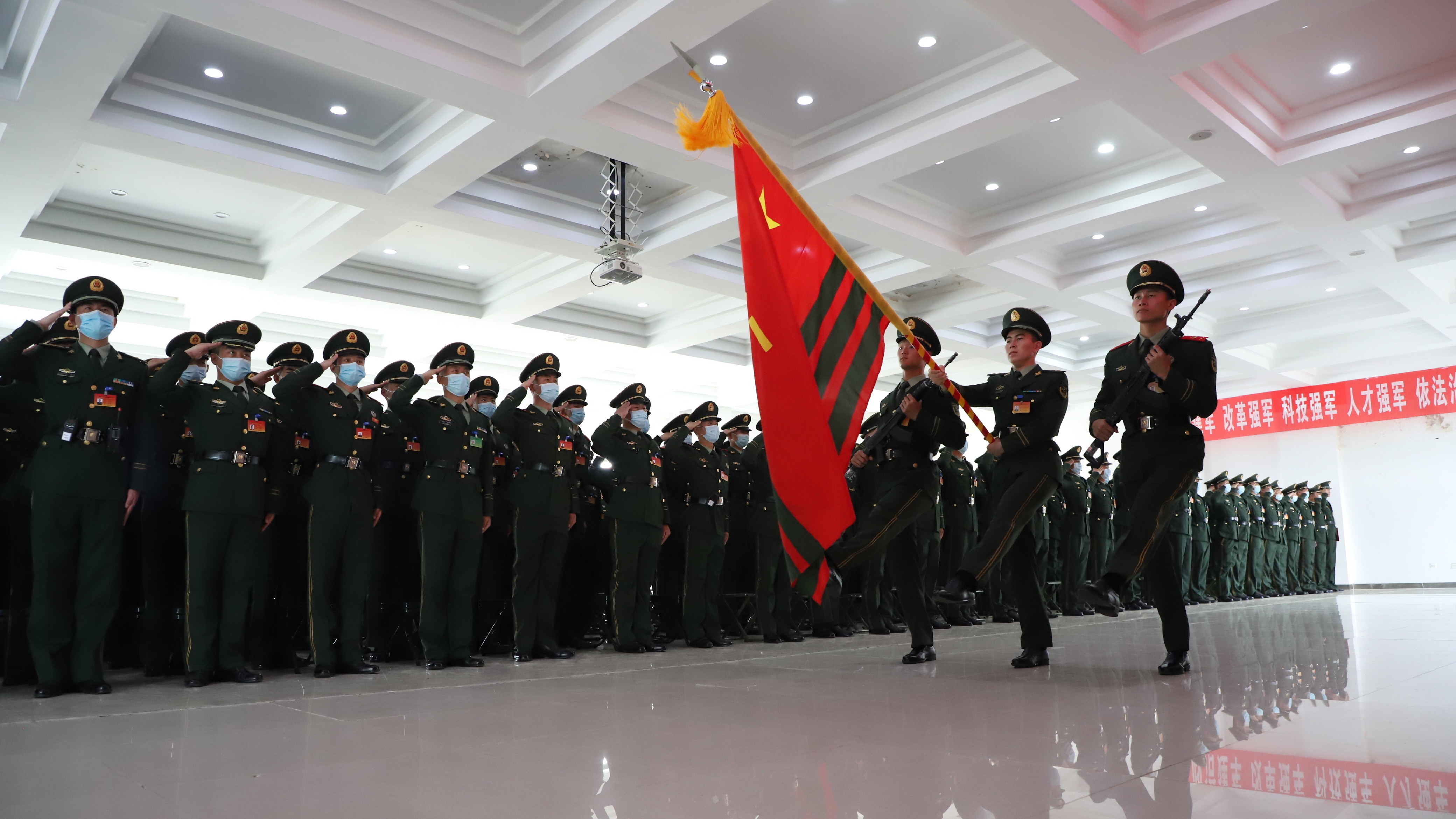 武警辽宁总队首批春季入伍新兵迎来“成人礼”