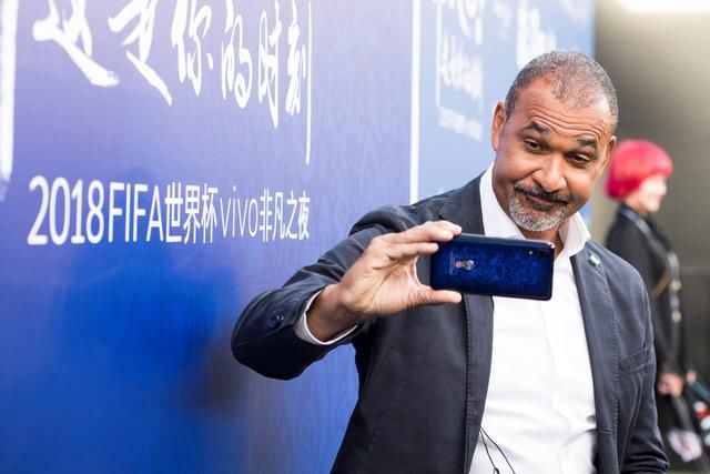 是什么让世界足球先生古利特被征服?他是这样