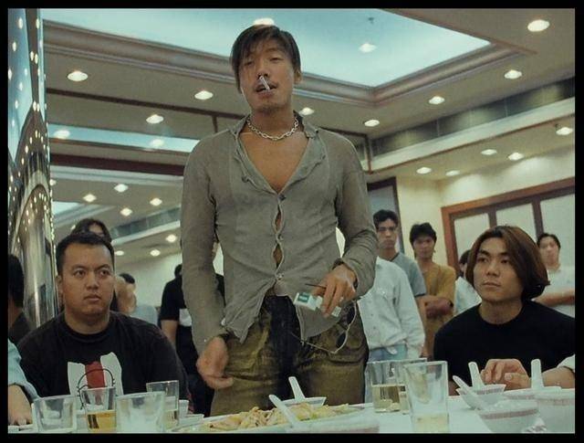 23岁模特出道,出演反派乌鸦一夜成名 今做农民种花种菜生活幸福