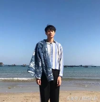 谭松韵更博,魏大勋评论爱意深,评论炸了,网友:赶