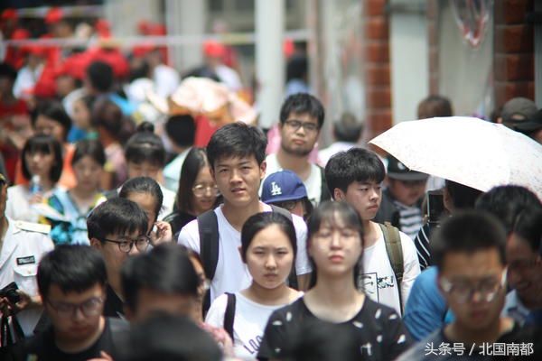 2018高考落幕!河南省实验中学考点门前景象,你