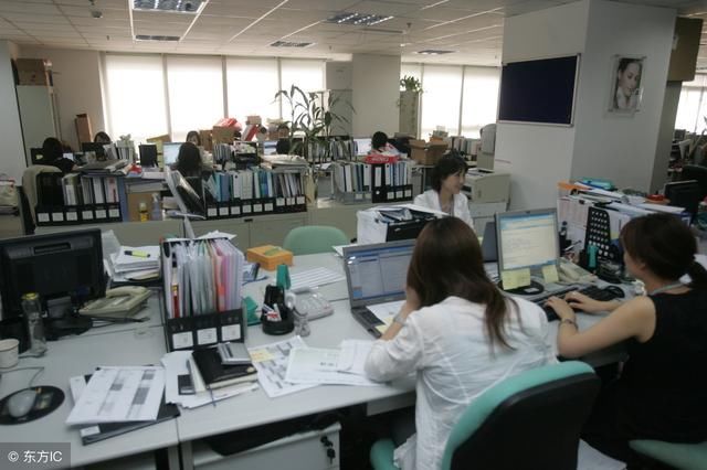 领导向员工借钱不还,员工这样做了之后,老板直