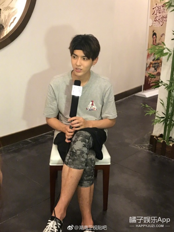 吴亦凡绑发带上演现实版流川枫,一身休闲装帅出天际!