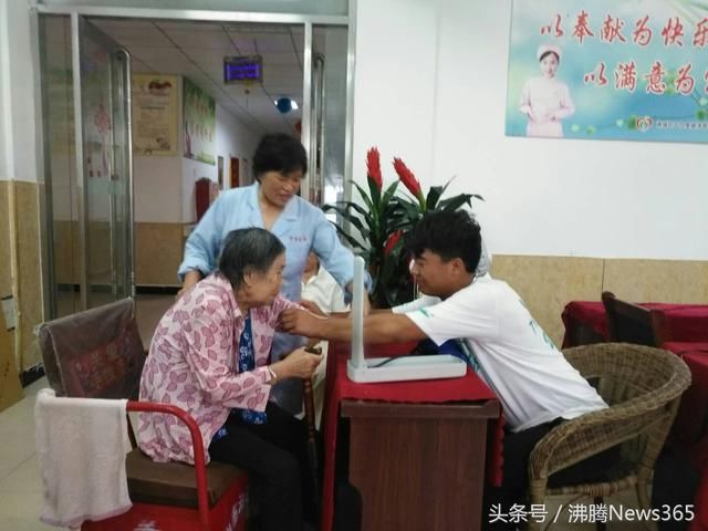 皖南医学院大学生志愿者服务活动受欢迎