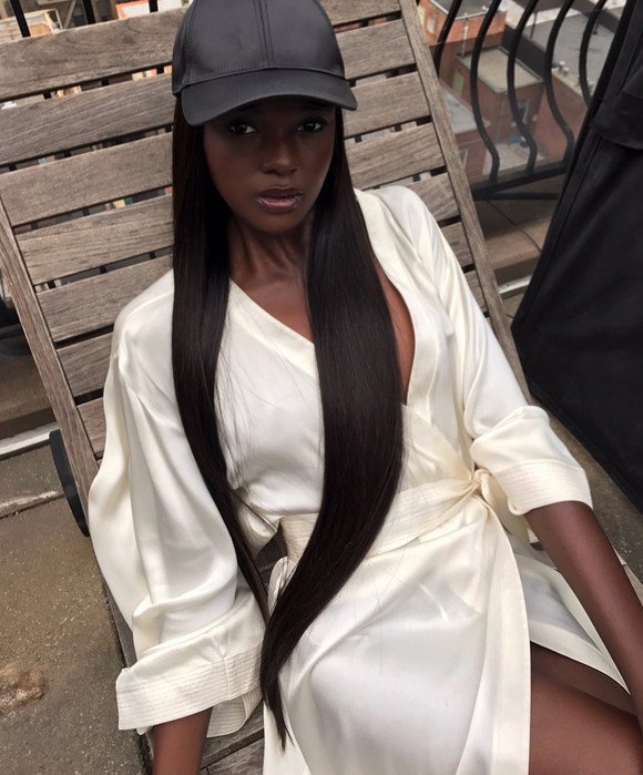 黑人女子因酷似芭比娃娃走红 网友:我不会相信她是真人.