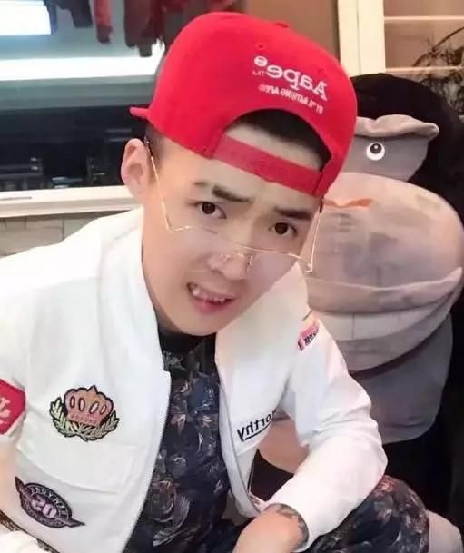 快手网红再次秀下线,一哥方丈徒弟被痛打!不圈