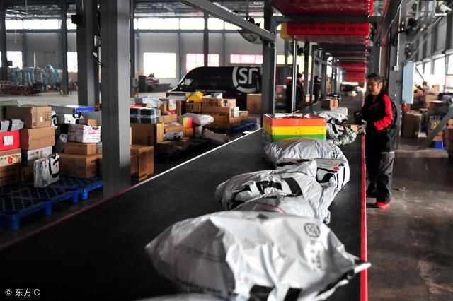 看看京东员工待遇、再看看顺丰快递快递工资,