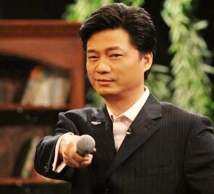 崔永元微博搞征文比赛回应冯小刚十问,网友: