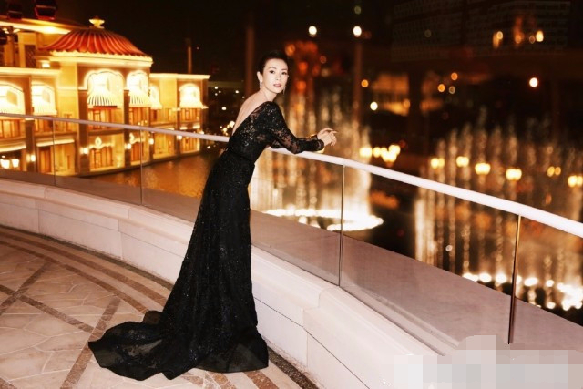 汪峰现任妻子章子怡最新近照,网友:结婚后国际