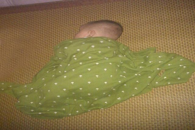 各位宝妈你知道宝宝为什么喜欢趴着睡吗 想知