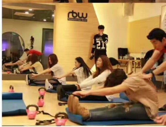 辰星娱乐男团演唱会之际其家族预备成员公布