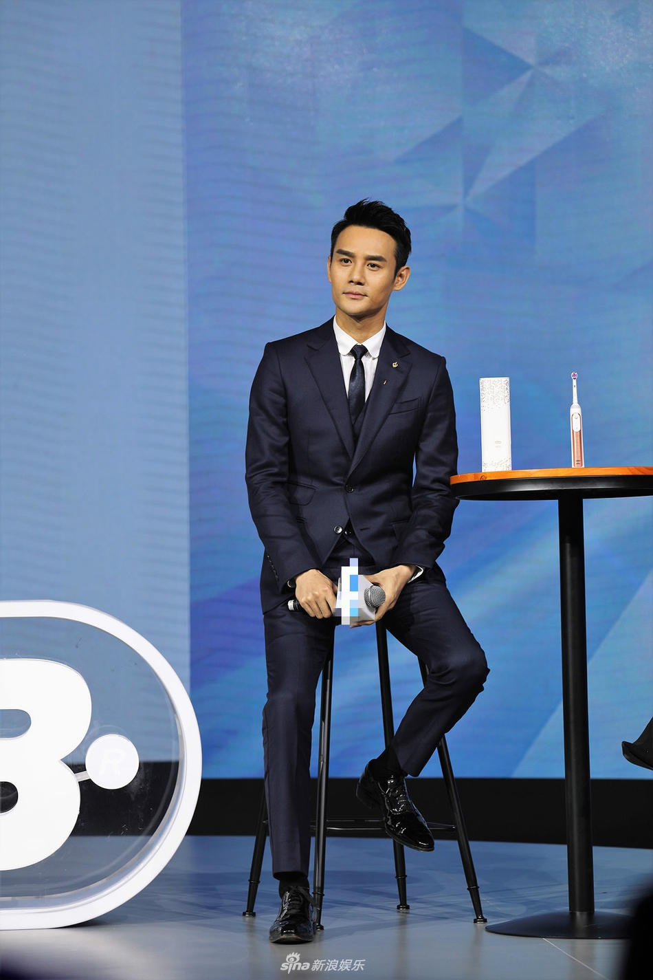 组图:王凯自认是麦霸 但坦言唱歌水平比较尴尬