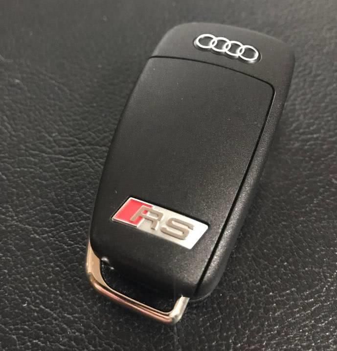 400匹马力的车子开回家,朋友看到后却说:和奥