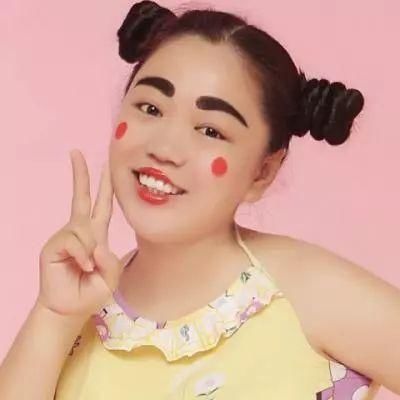 小黄飞那么火 本山大叔为啥没收她做徒弟呢?