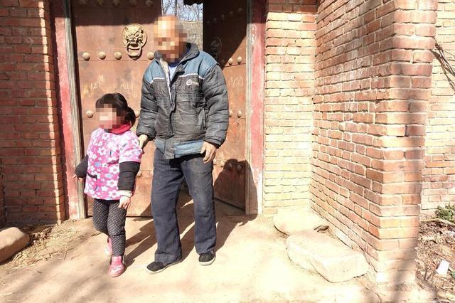 年轻女子爱上六旬继父 生下俩娃最小4岁