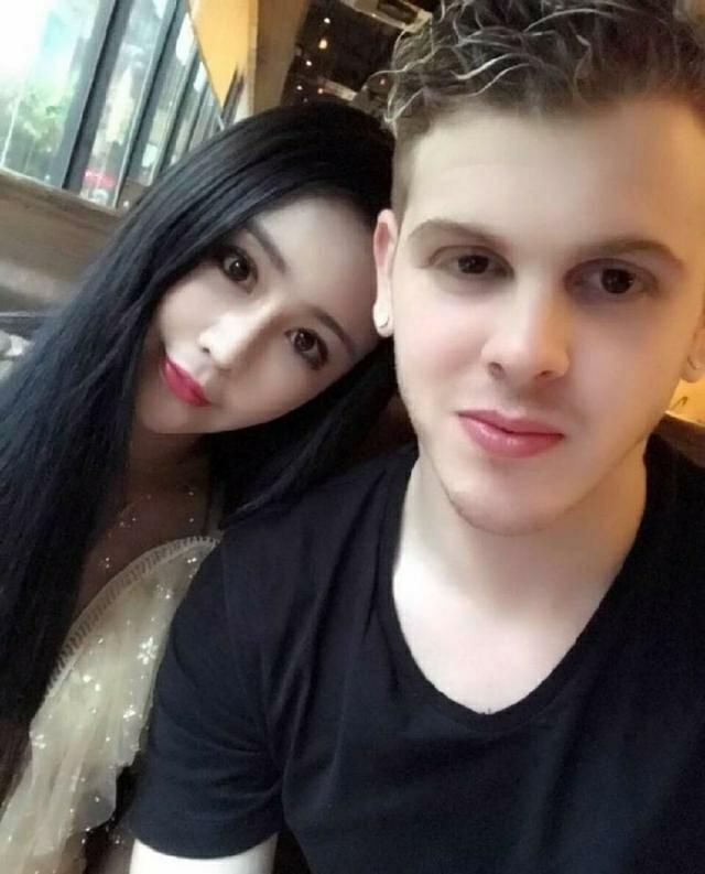 快手网红-超级老外直播内容不堪入目,网友直