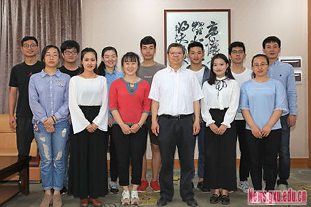 广西大学刘正东与学生代表餐叙