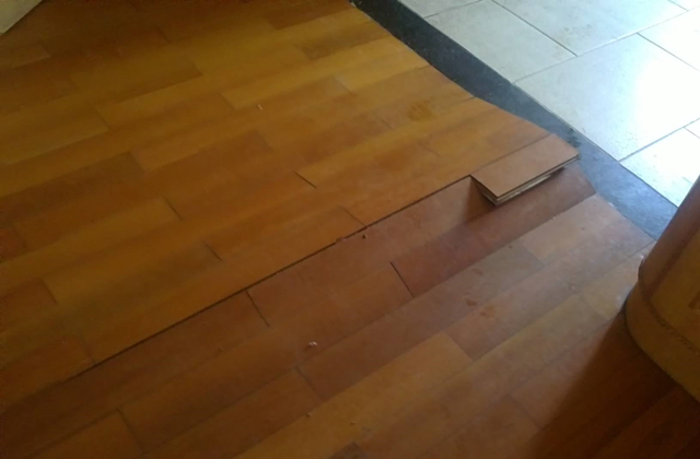 瓷砖与地板接缝_木地板接缝_瓷砖和地板接缝处理