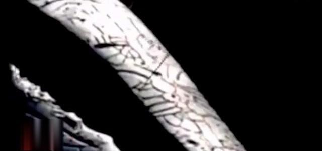 上发现上亿年飞船,飞船里有一男一女的尸体,有