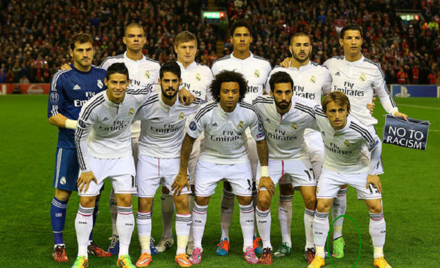 足坛拍合照奇葩事 巨星也踮脚球员球童一边高