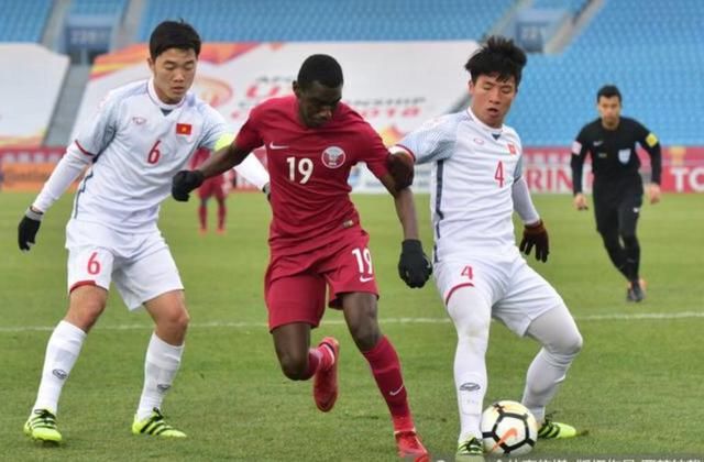 不原谅!卡塔尔出局亚足联再遭怒批,球迷:继续空