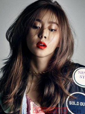 韩式女生披肩烫发 时尚浪漫迷人