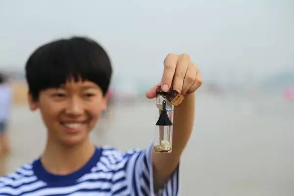 一个漂流瓶、一封家书。