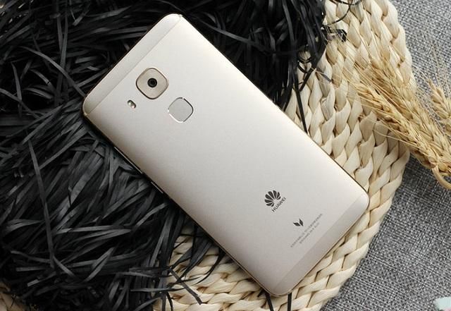 之所以这款华为麦芒5会出现这么尴尬的情况,除了是因为华为公司在它的