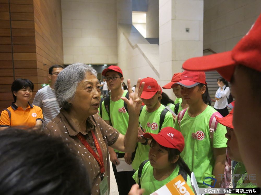 用眼看、用耳听、用脑记、用心感受开启博物