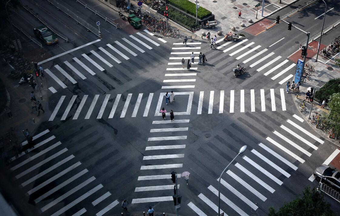 过马路可斜穿 北京首个全向十字路口亮相