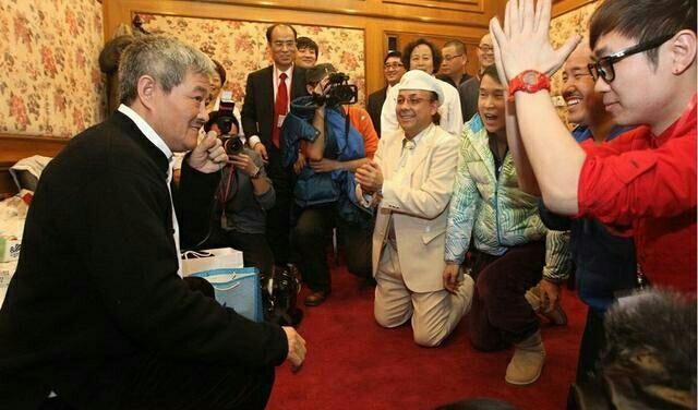 赵本山最鼎盛的时候到底多霸气,看看这些照片,你会感到好厉害