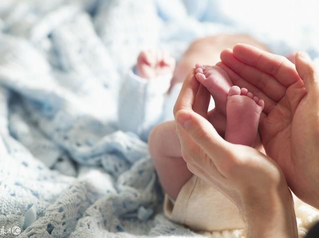 谢娜的宝宝们出生啦!那么宝宝出生后,激动的爸