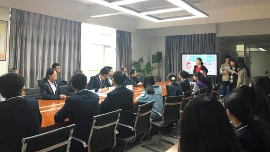 青年领袖训练营:完善自我认知 培养学生领导力