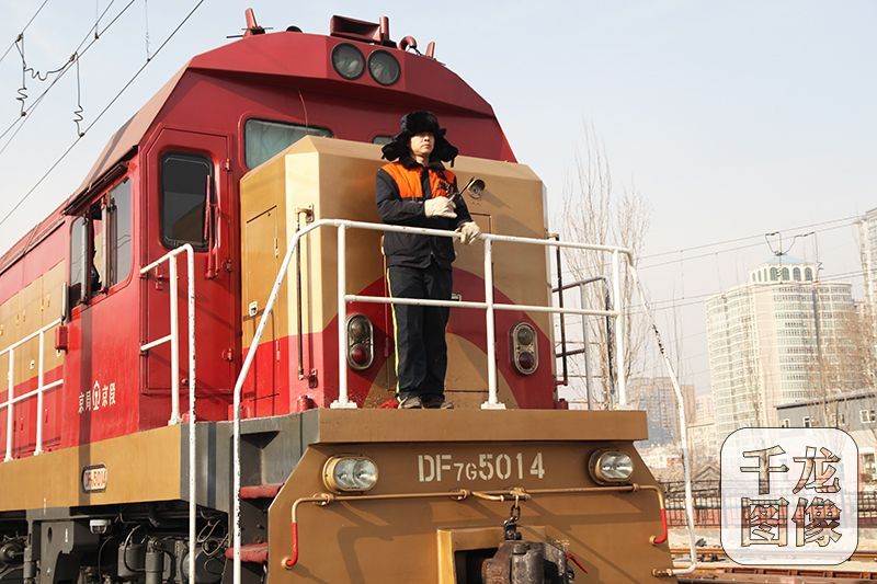 铁路调车员:日行10公里只为出行安全 铁路调车员:日行10公里只为出行安全