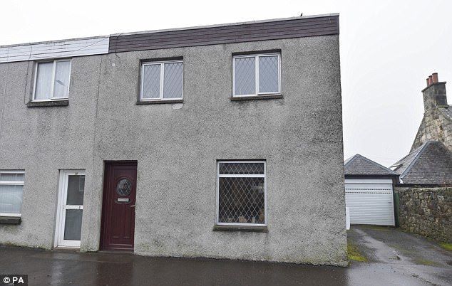 儿女长大后这对夫妻用大房子,和年轻夫妻交换