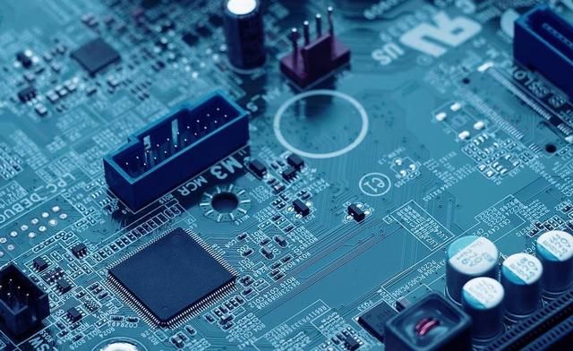 中兴通讯被美国制裁,为什么最该反思的是中国