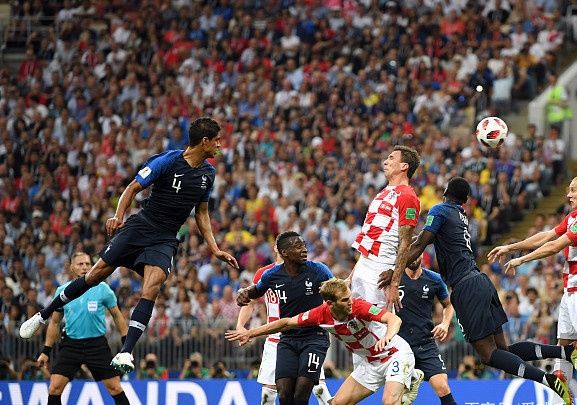 再现乌龙球!格里兹曼点球2-1克罗地亚 法国冠军