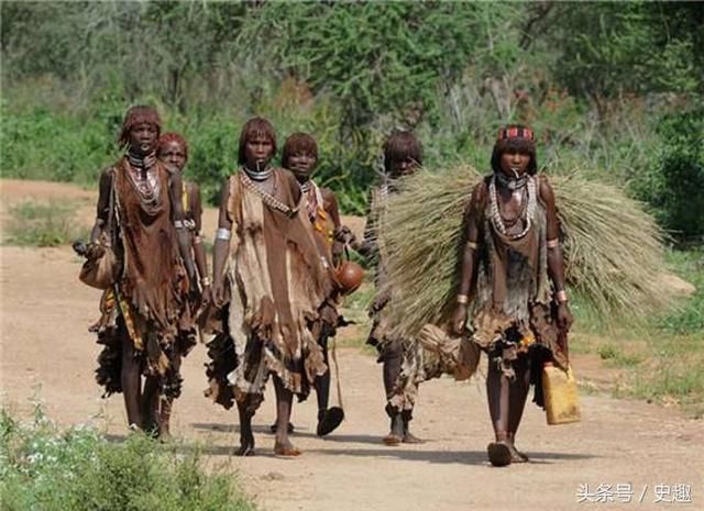 黑奴贸易中,黑奴为何常常被剥个精光,只留下一