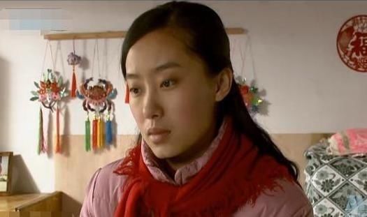 她是杨幂袁姗姗同学靠喜剧出头,微博互粉杨幂