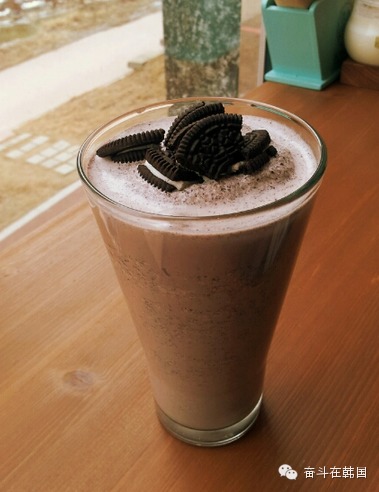 在家就可以做 ins大热的奥利奥草莓奶昔