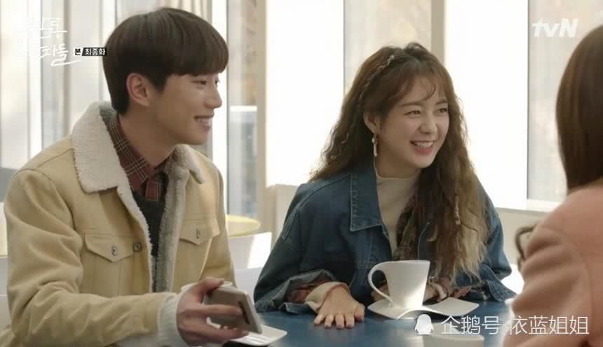 泫雅、金所炫和金裕贞钟爱的小卷毛,清纯性感