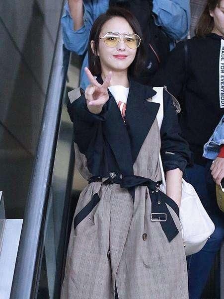 夏日游还在穿高跟鞋?佟丽娅告诉你平底鞋也能